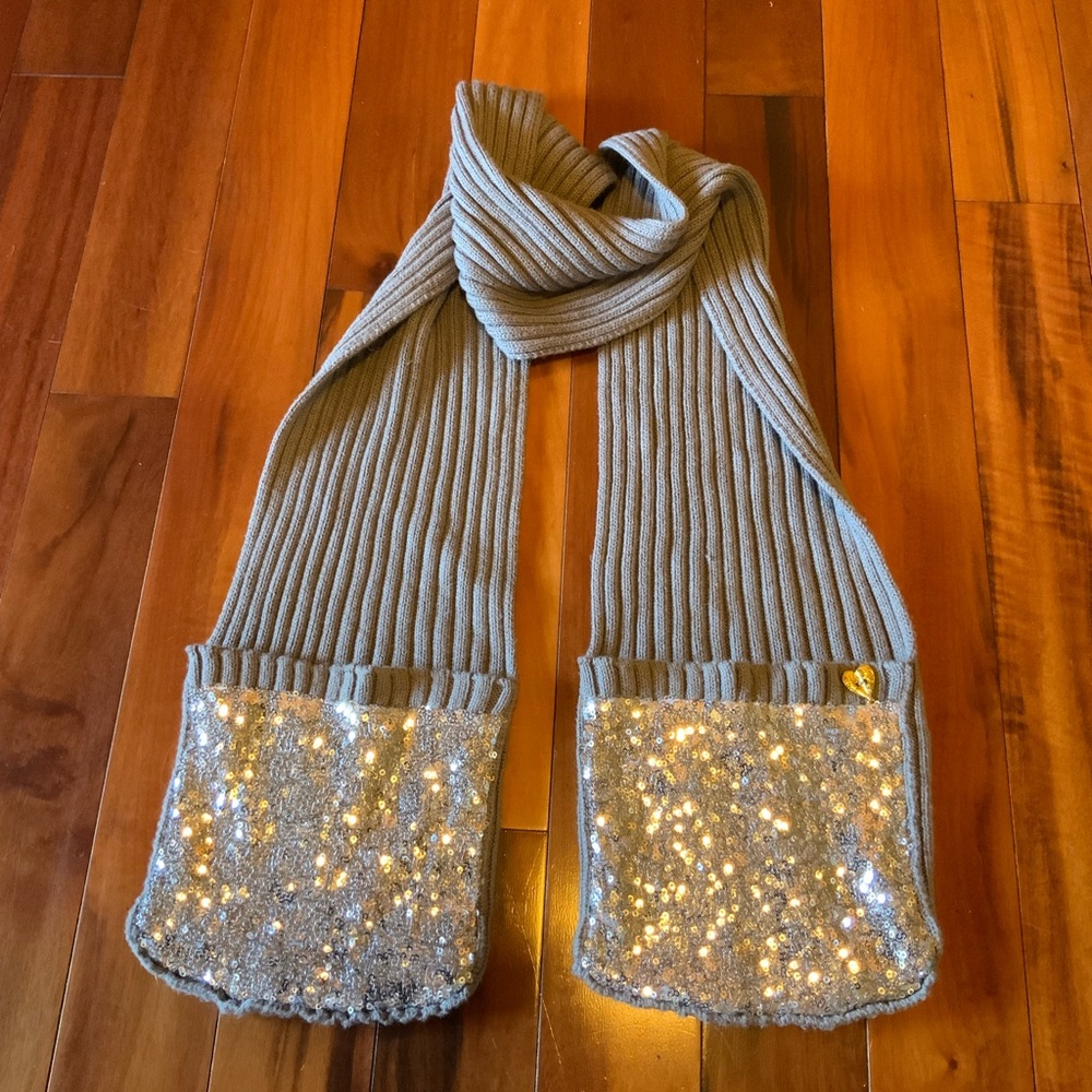 Cute Girl’s Scarf